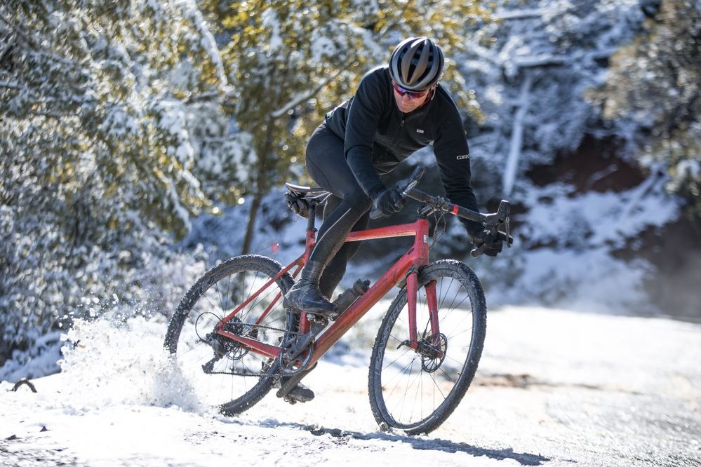 Giro Winter アパレル 春秋冬の3シーズン対応 に注目 Giro Studio Tokyo ジロスタジオ東京は世界初となる Giro オフィシャルショールームです Giro Winter アパレル 春秋冬の3シーズン対応 に注目 Giro Studio Tokyo ジロスタジオ東京は世界初となる Giro オフィシャルショールームです