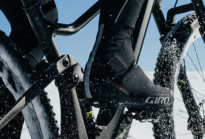 冬のライドを足元から快適にする暖かいウィンターサイクルシューズが新登場!「GIRO BLAZE シューズ」
